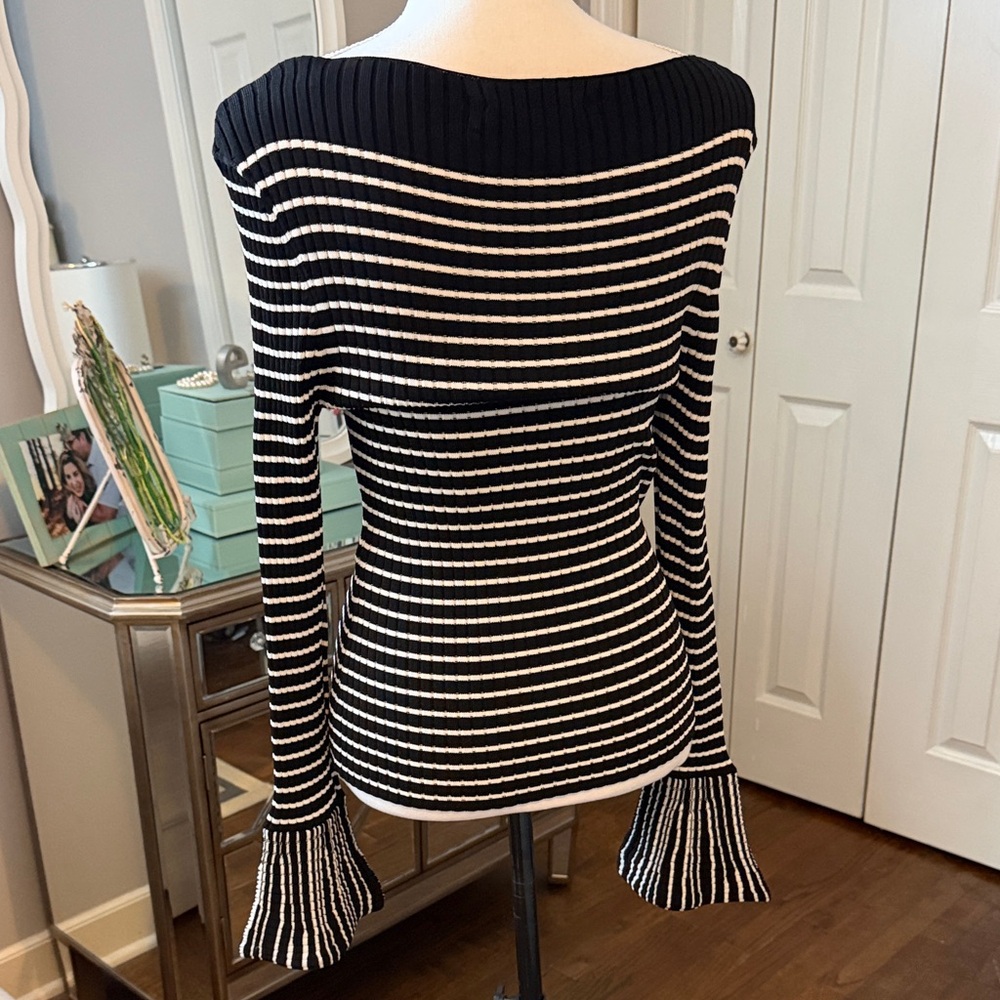 White House Black Market Boatneck Top w/ Bell Cuffs - Fab Sz Med NWT - Picture 2 of 5